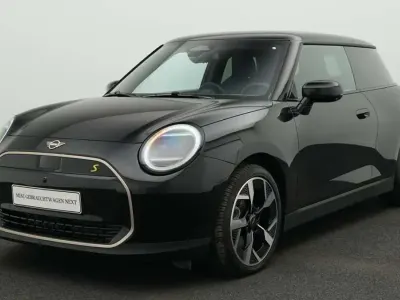 Gebraucht Mini Cooper SE Favoured 160 kW (218 PS) 2025 Schwarz Kleinwagen