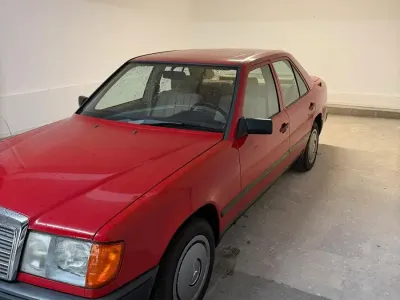 Gebraucht Mercedes 200 105 PS (77 kW) 1988 Rot Limousine