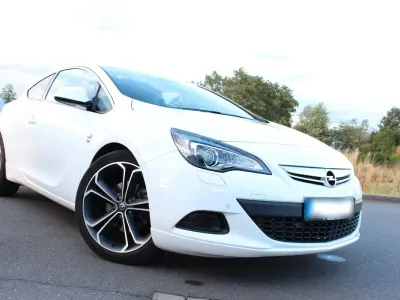 Gebraucht Opel Astra GTC OPC 140 PS (102 kW) 2013 Weiß Limousine