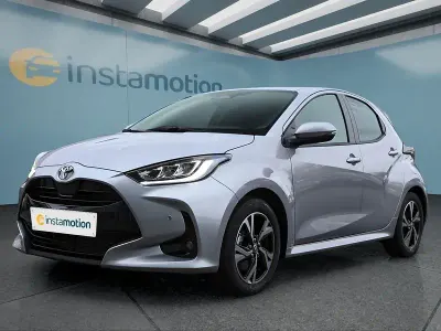 Neu Toyota Yaris 116 PS (85 kW) 2025 Silber Kleinwagen