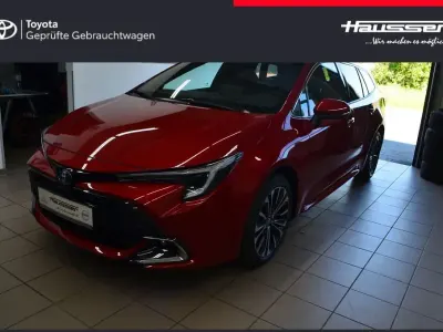 Neu Toyota Corolla 178 PS (130 kW) 2025 Karminarot metallic Kombi