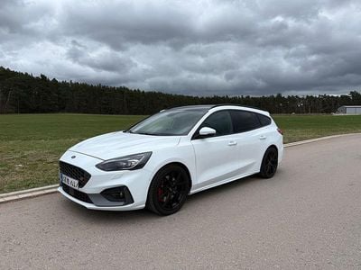 Gebraucht Ford Focus ST 280 PS (205 kW) 2019 Weiß Limousine