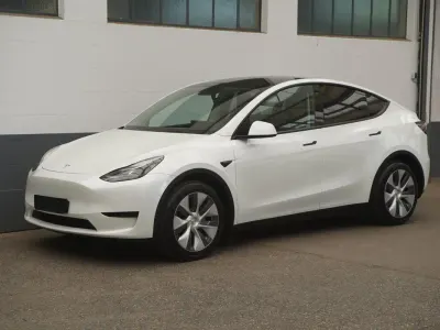 Käytetty Tesla Model Y Standard Range 219 kW (299 HP) 2024 Valkoinen Katumaasturi