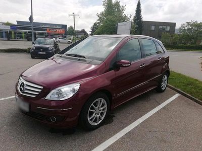 Usado Mercedes B200 136 HP (100 kW) 2006 Vermelho Monovolume