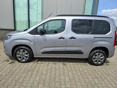 Neu Opel Combo Edition 131 PS (96 kW) 2026 Kontrastgrau metallic Van / Kleinbus
