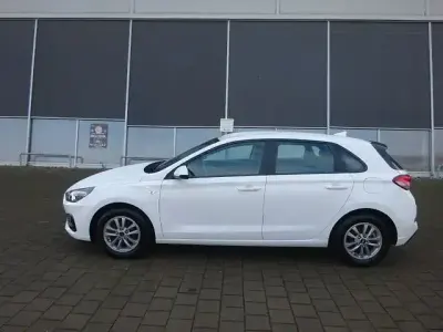 Gebraucht Hyundai i30 Pure 159 PS (116 kW) 2021 Weiß Limousine