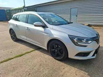 Gebraucht Renault Mégane GrandTour Intens 131 PS (96 kW) 2018 Grau Kombi