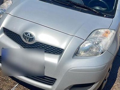 Usata Toyota Yaris 100 CV (73 kW) 2009 Argento Utilitaria