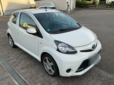 Gebraucht Toyota Aygo Edition 68 PS (50 kW) 2012 Weiß Kleinwagen