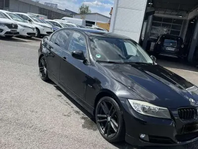 Gebraucht BMW 318 143 PS (105 kW) 2009 Schwarz Limousine