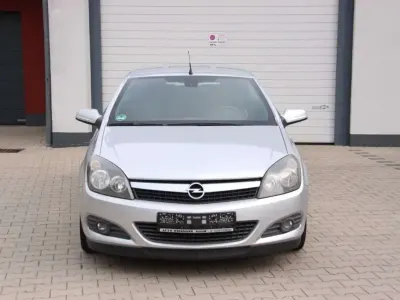 Gebraucht Opel Astra Edition 140 PS (102 kW) 2007 Starsilber iii m2 Cabrio