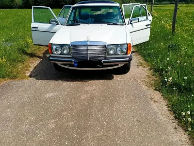 Gebraucht Mercedes 200 109 PS (80 kW) 1979 Weiß Limousine