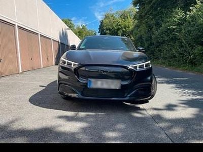 Schwarz Gebraucht 2022 Ford Mustang Mach-E SUV | 29.990 € (Guter Preis)
