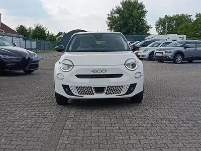 Second-hand Fiat 600E La Prima 114 kW (156 CP) 2025 Alb SUV