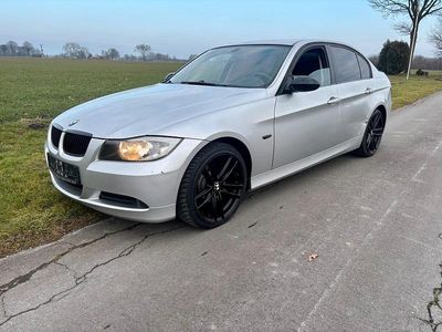 Silber Gebraucht 2006 BMW 320 Limousine | 2.499 €
