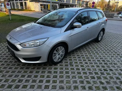 Usado Ford Focus 120 CV (88 kW) 2016 Plateado Familiar