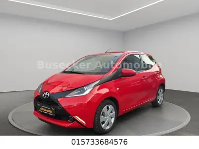 Second-hand Toyota Aygo X-play 69 CP (50 kW) 2015 Roșu Hatchback
