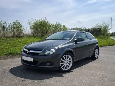 Gebraucht Opel Astra GTC 116 PS (85 kW) 2010 Grau Coupé