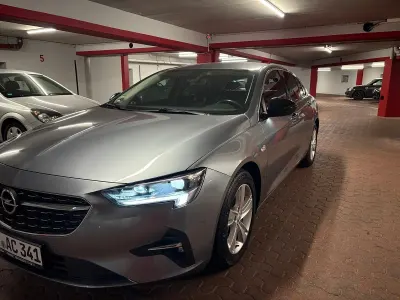 Używany Opel Insignia Sport 122 KM (89 kW) 2021 Szary Sedan/Limuzyna