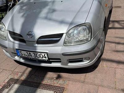 Nissan Almera Tino