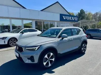 Używany Volvo XC40 Core 163 KM (119 kW) 2024 Szary SUV