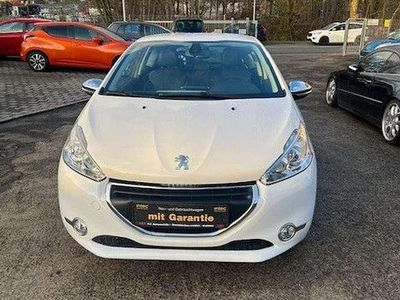 Weiß Gebraucht 2013 Peugeot 208 Allure Kleinwagen | 7.400 € (Fairer Preis)