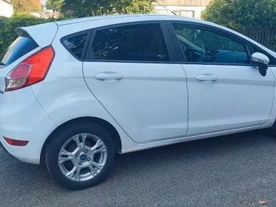 Gebraucht Ford Fiesta SYNC Edition 95 PS (69 kW) 2014 Weiß Kleinwagen