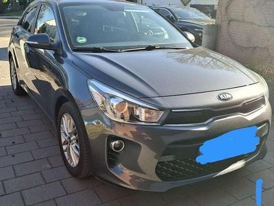 Gebraucht Kia Rio DREAM-TEAM Edition 84 PS (61 kW) 2019 Grau Limousine