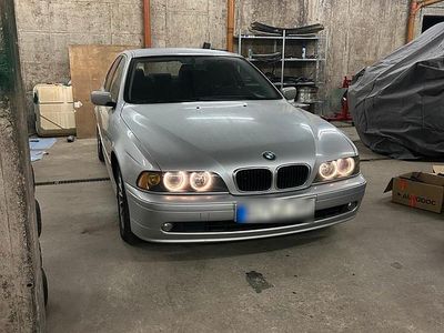 Gebraucht BMW 525 163 PS (119 kW) 2001 Silber Limousine