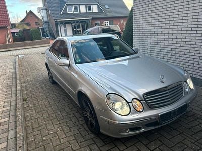 Usata Mercedes E220 150 CV (110 kW) 2002 Argento Berlina