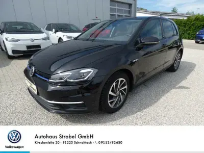 Gebraucht VW Golf VII Sound 131 PS (96 kW) 2017 Schwarz deep black perleffekt (metallic) Limousine