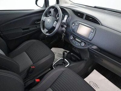 Second-hand Toyota Yaris Hybrid Team 75 CP (55 kW) 2018 Argintiu Berlinǎ