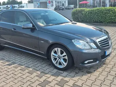 Gebraucht Mercedes E220 Avantgarde 170 PS (125 kW) 2009 Grau Limousine
