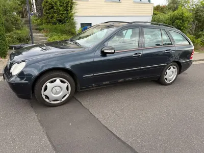 Gebraucht Mercedes C240 Elegance 170 PS (125 kW) 2001 Schwarz Kombi