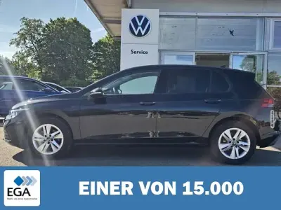 Gebraucht VW Golf VIII Life 131 PS (96 kW) 2023 Schwarz metallic