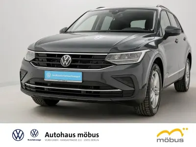 Gebraucht VW Tiguan Life 200 PS (147 kW) 2023 Delfingrau metallic SUV
