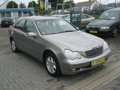 Second-hand Mercedes C180 143 CP (105 kW) 2003 Auriu Berlinǎ