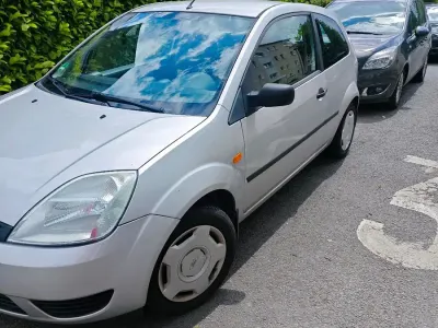 Gebraucht Ford Fiesta 60 PS (44 kW) 2004 Silber Kleinwagen
