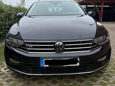 Second-hand VW Passat R-line 150 CP (110 kW) 2022 Negru Break