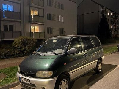 Grün Gebraucht 1999 Nissan Serena Van / Kleinbus | 1.250 €