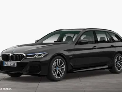 Gebraucht BMW 530e M Sport 184 PS (135 kW) 2023 Saphirschwarz Kombi