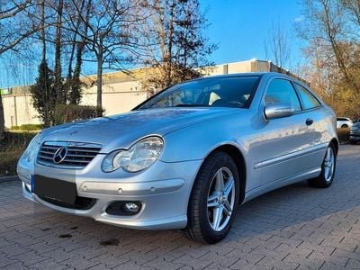Gebraucht Mercedes C180 143 PS (105 kW) 2007 Silber Coupé