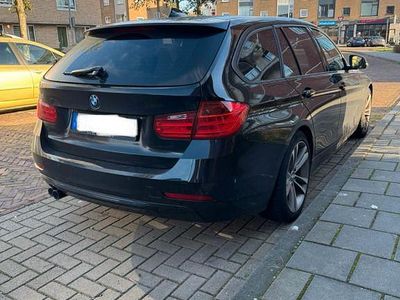 Gebraucht BMW 330 Sport Line 258 PS (189 kW) 2014 Schwarz Kombi