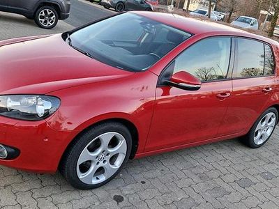 Gebraucht VW Golf VI 105 PS (77 kW) 2010 Rot Kleinwagen