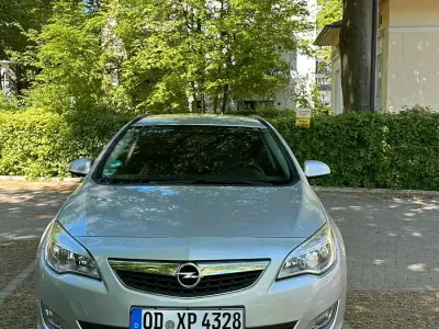 Gebraucht Opel Astra 110 PS (80 kW) 2012 Silber Kombi