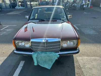Gebraucht Mercedes 230 100 PS (73 kW) 1984 Rot Limousine