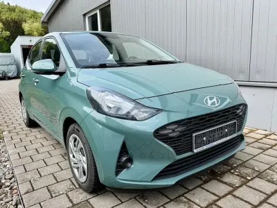 Gebraucht Hyundai i10 84 PS (61 kW) 2023 Grün Kleinwagen