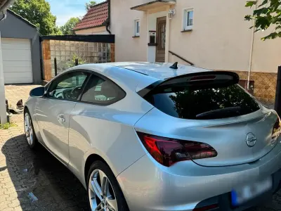 Gebraucht Opel Astra GTC 165 PS (121 kW) 2011 Silber Coupé