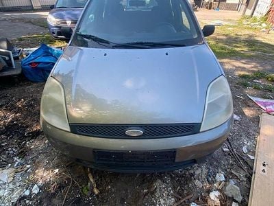 Usado Ford Fiesta 95 HP (69 kW) 2003 Cinzento Citadino