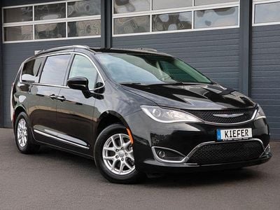 Brilliant black crystal Gebraucht 2020 Chrysler Pacifica Van / Kleinbus | 24.950 €